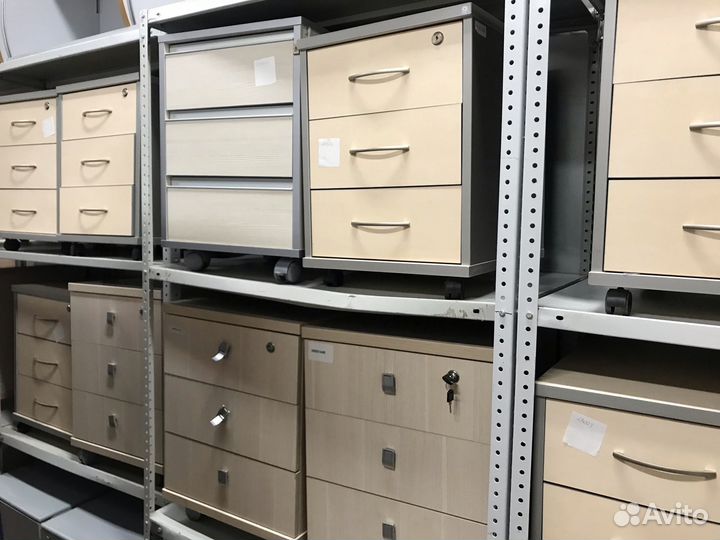 Тумбы светлые