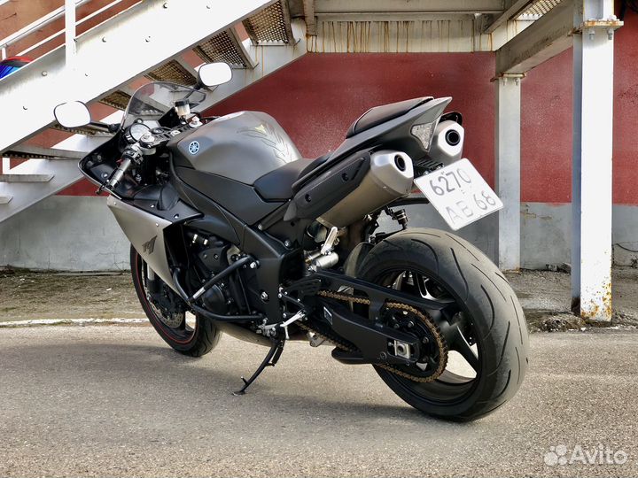 Продам Yamaha YZF-R1 12 года