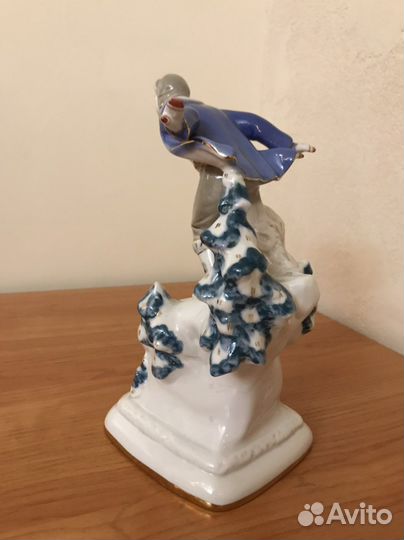 Статуэтка форфор