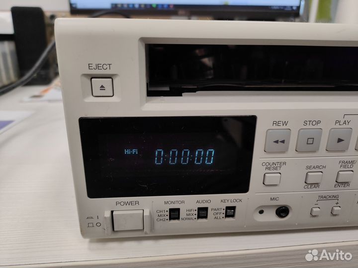 Видеомагнитофон Mitsubishi HS-MD3000 S-VHS