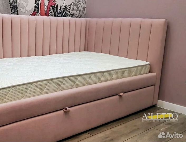 Детская кровать с мягкой спинкой