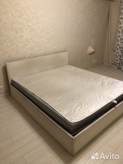 Кровать с матрасом