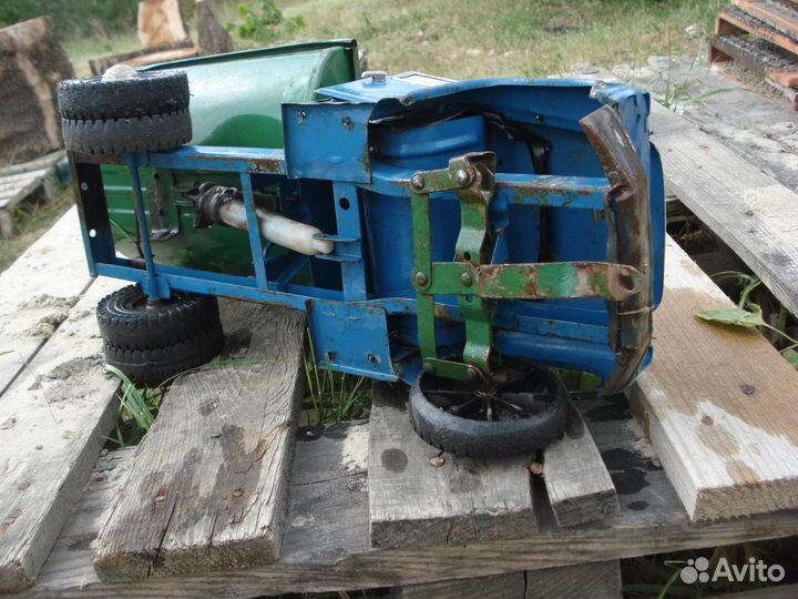 Машинка ЗИЛ 130 самосвал СССР жесть 4р