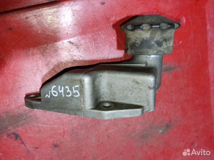 Опора двигателя передняя Audi 100 седан 2.8 AAH