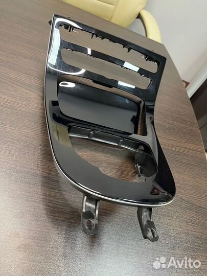 Центральная консоль Mercedes-Benz