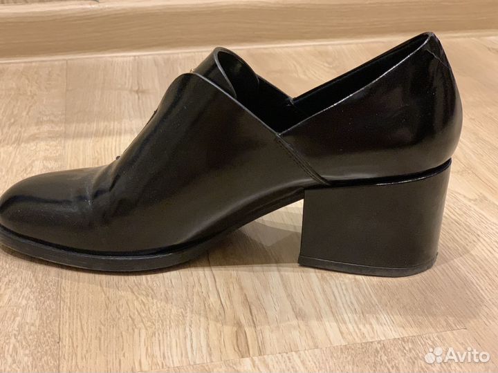 Туфли осенние лаковые 39-40