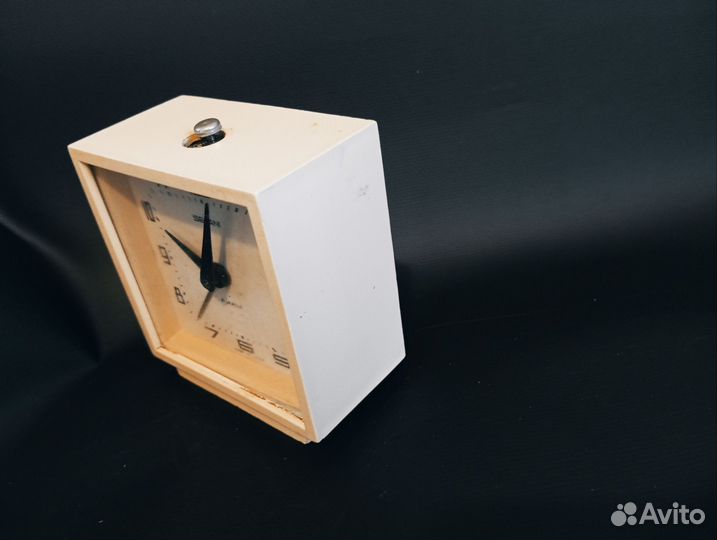 Часы настольные механические СССР