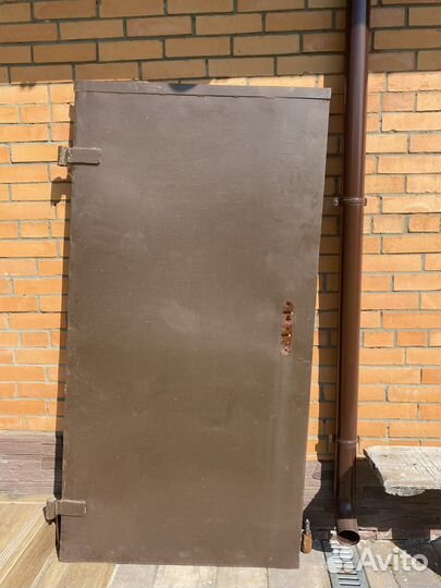Металлическая дверь бу