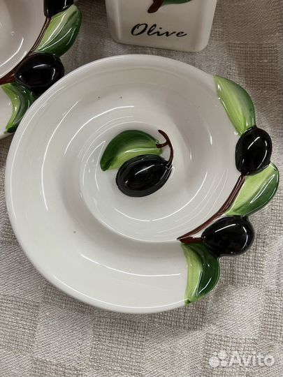 Набор посуды для сервировки