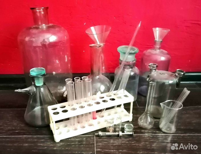 Стеклянные банки. Мензурки. Сосуды