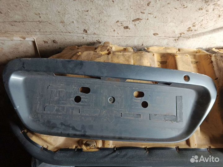 Накладка на крышку багажника лансер 9