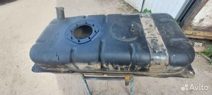 Бензиновый топливный бак