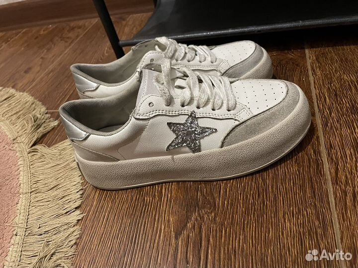 Женские вещи и обувь