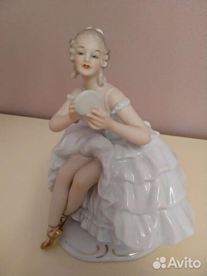 Фарфоровая фигура 