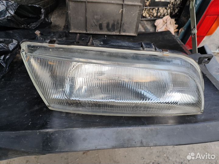 Правая фара Nissan Pulsar FN15