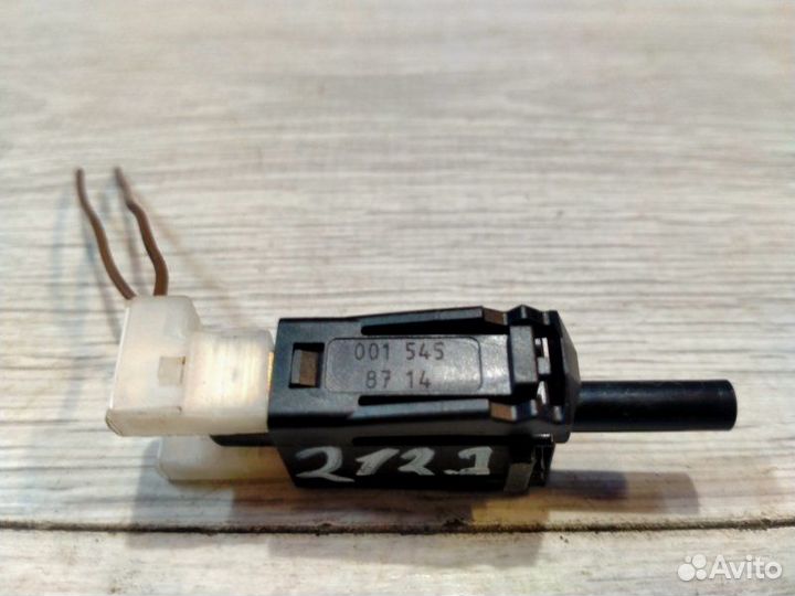 Концевик стояночного тормоза Mercedes-Benz 212.036