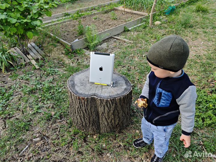 iPad 2, 64 Гб, Wi-Fi + SiM-карта