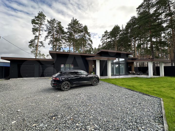 Коттедж 280 м² на участке 12 сот.