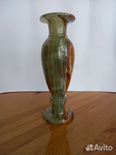 Ваза из оникса