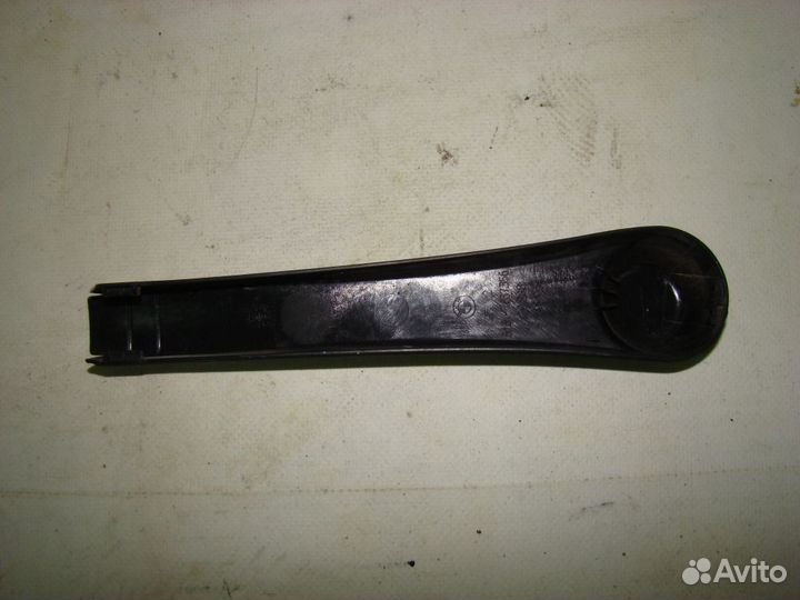 Накладка на поводок стеклоочистителя LH BMW 530i E