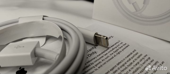 Кабель на iPhone