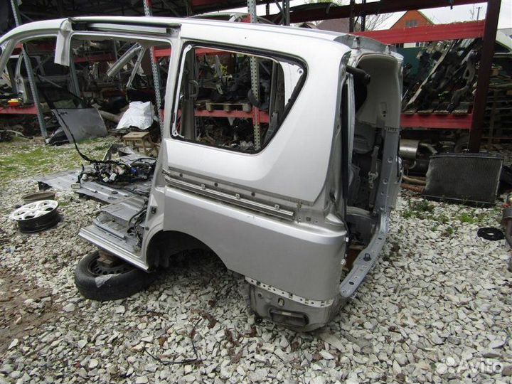 Крыло четверть заднее левое Nissan Serena C26 MR20