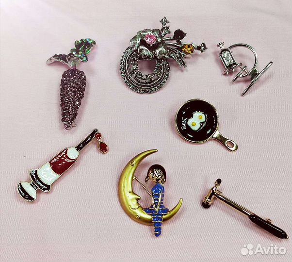 Брошь с медицинской тематикой