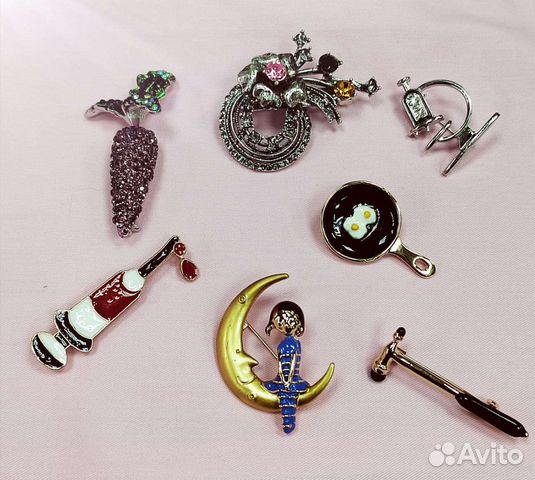 Брошь с медицинской тематикой