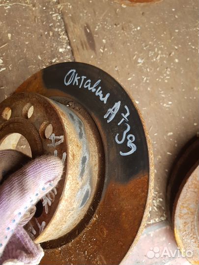 Диск тормозной задний Skoda octavia а7