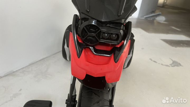 Трехколесный велосипед BMW