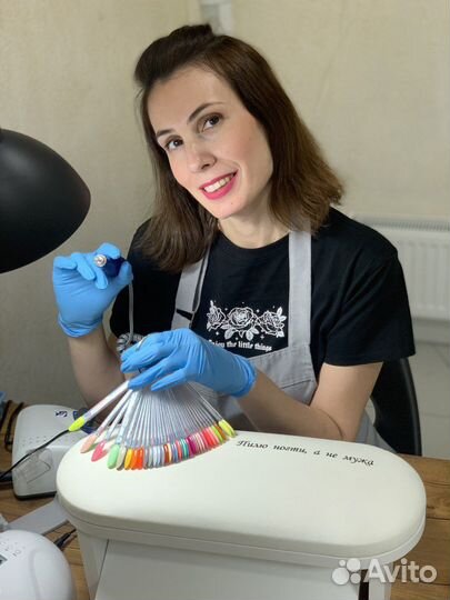 Маникюр и педикюр в Адлере