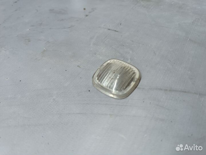 Стекло повторителя поворота Skoda Fabia