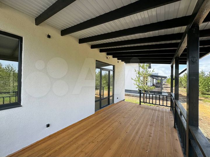 Дом 198 м² на участке 7 сот.