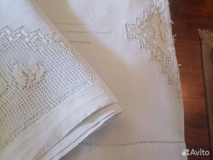 Старинная выбитая скатерть