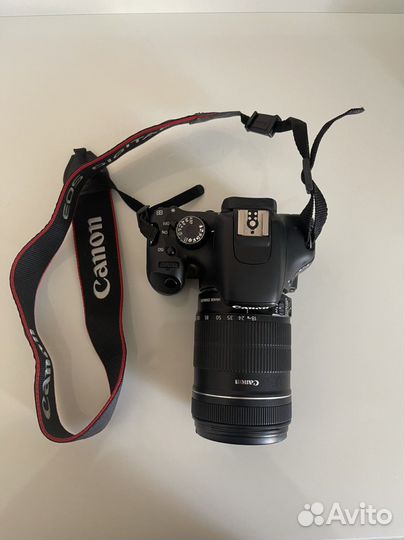 Зеркальный фотоаппарат Canon EOS 550D