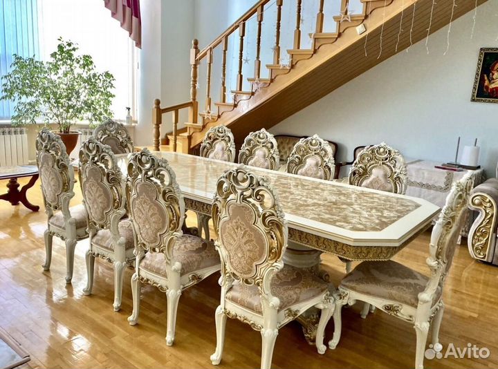 Стол гостинный