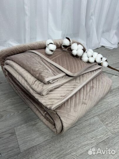Покрывало с наволочками.Велюр