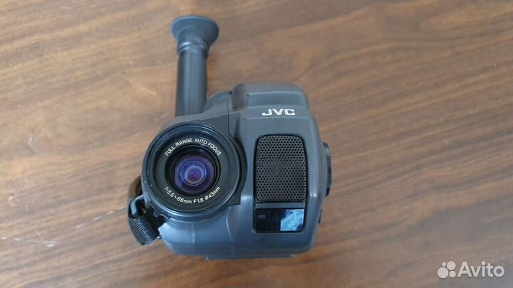 Видеокамера JVC GR-AX46