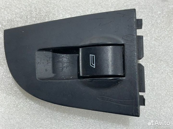Кнопка стеклоподъемника задняя правая Audi A6