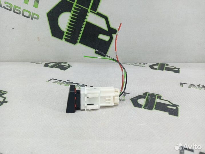 Кнопка аварийной сигнализации Nissan Qashqai J10