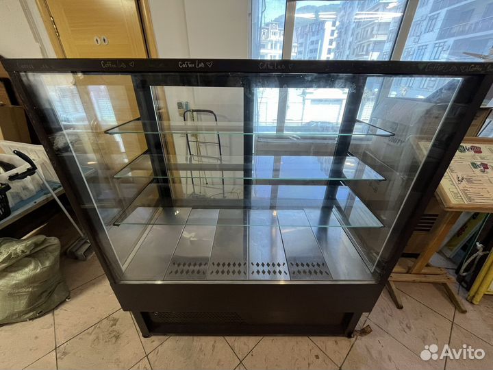 Кондитерская витрина