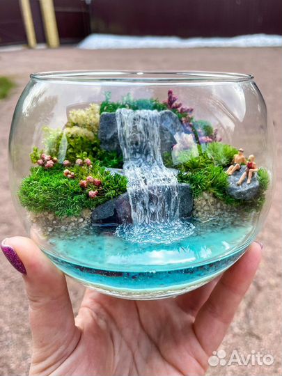 Моссариум мини, с водопадом и людьми