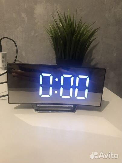 Часы электронные настольные
