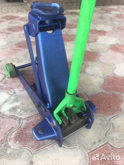 Домкрат подкатной 3 тонны бу