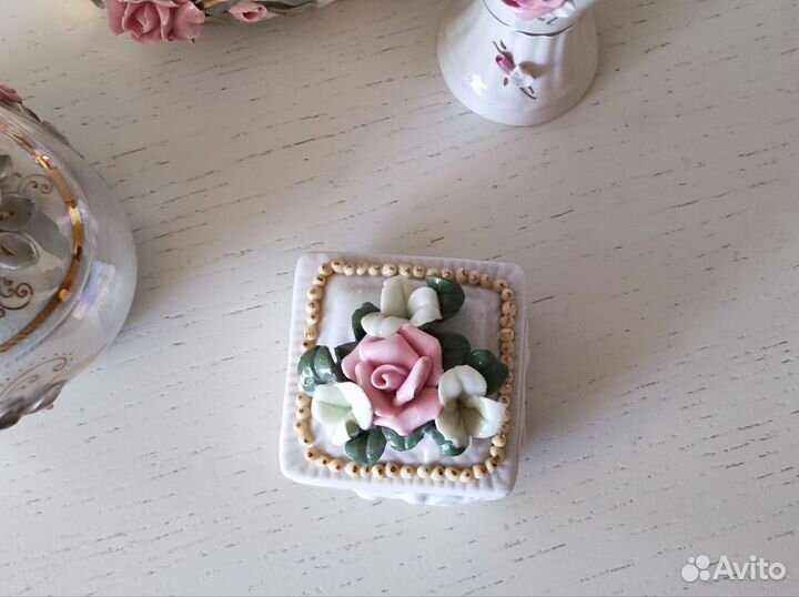 Шкатулки, ваза Кисловодской фарфор