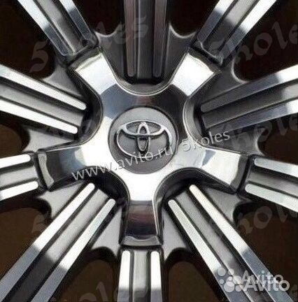 Комплект дисков на Toyota Land Cruiser 200 R21