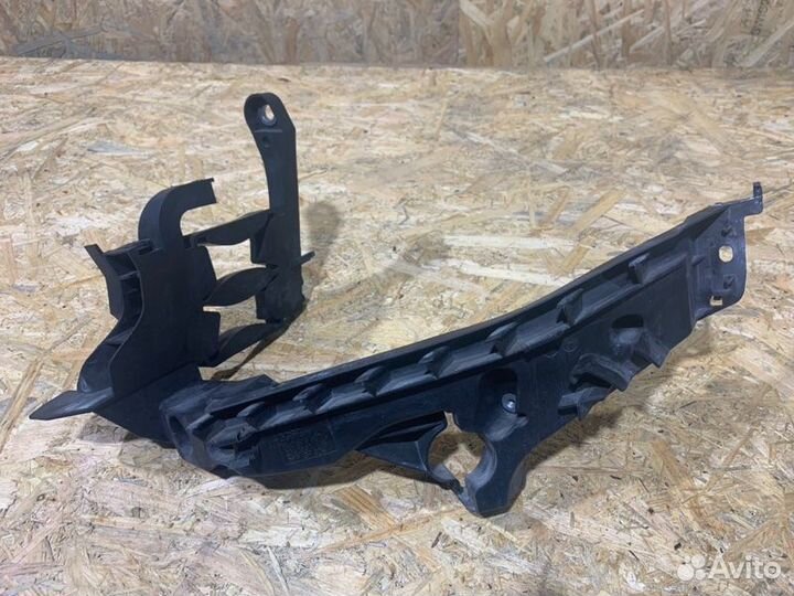 Кронштейн бампера передний левый Audi A4 B8
