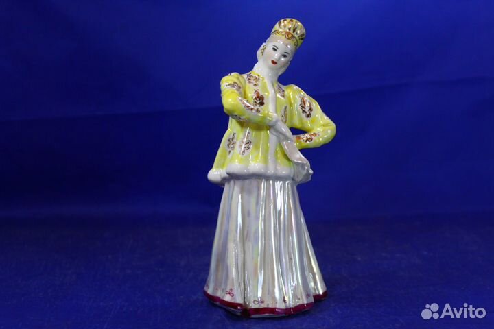 Статуэтка фарфоровая Лебёдушка Дулево Танцующа дев