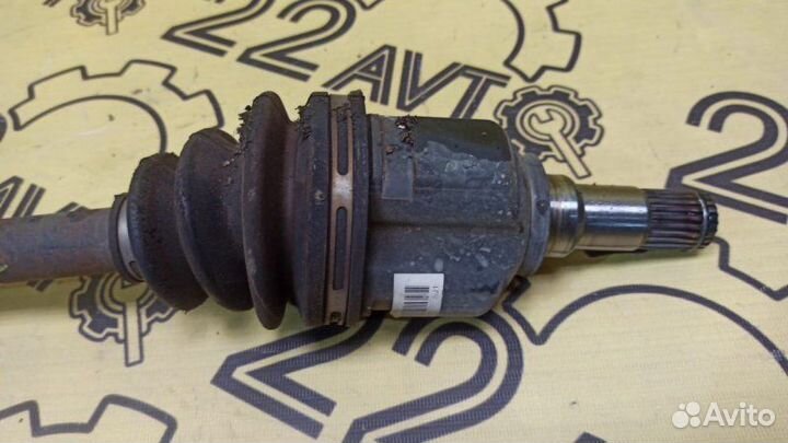 Привод левый Toyota Ist NCP61 1NZ-FE 09.2002