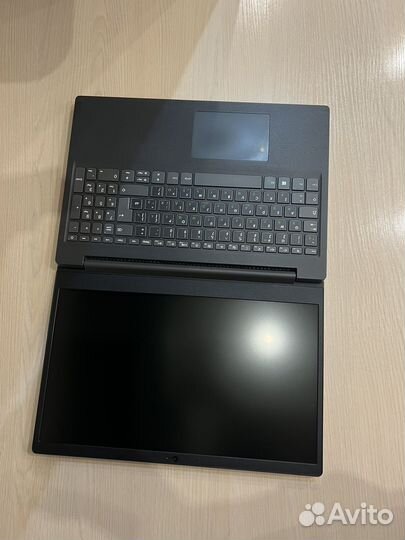 Lenovo V15-ADA